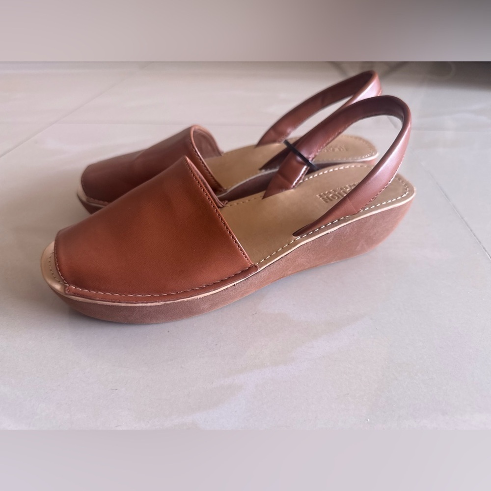 Reaction Kenneth Cole Brown 2” Platform, Peep-toe shoes 8/39 - Picture 3 of 14